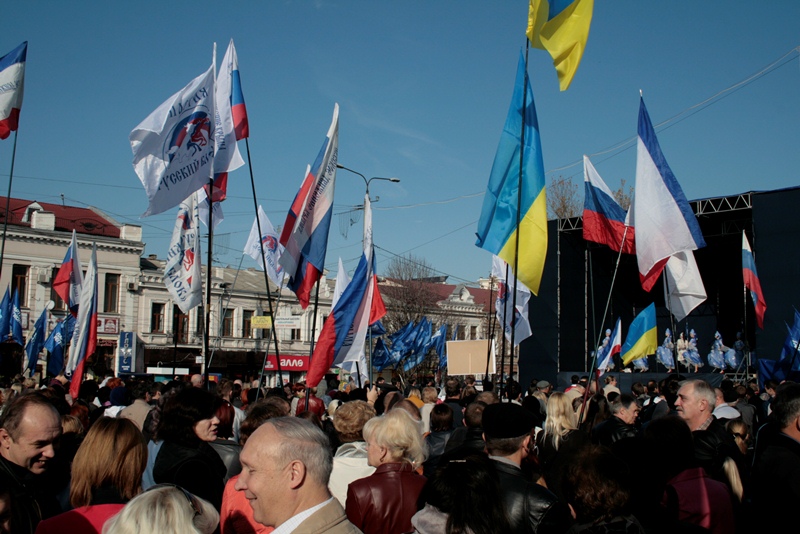 В Симферополе провели митинг в поддержку решения не подписывать соглашение об ассоциации с Евросоюзом
