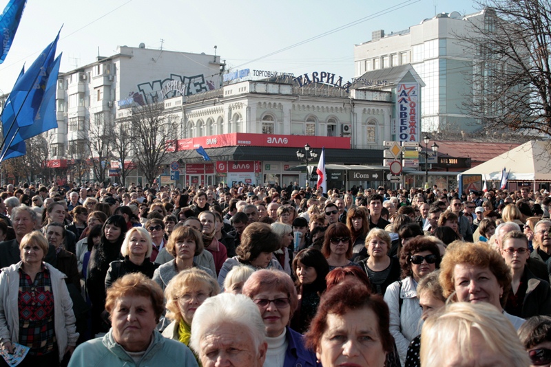 В Симферополе провели митинг в поддержку решения не подписывать соглашение об ассоциации с Евросоюзом