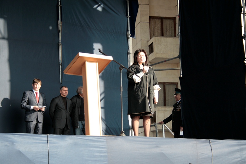 В Симферополе провели митинг в поддержку решения не подписывать соглашение об ассоциации с Евросоюзом