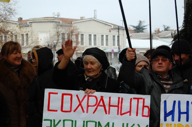 В Крыму провели митинг в поддержку государственных решений относительно евроинтеграции
