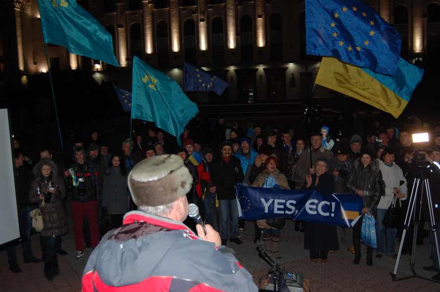 В Симферополе прошла немногочисленная акция в поддержку ассоциации Украины с ЕС
