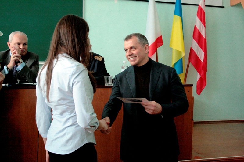 Крымский спикер обсудил вопросы вступления в ЕС с керченскими студентами