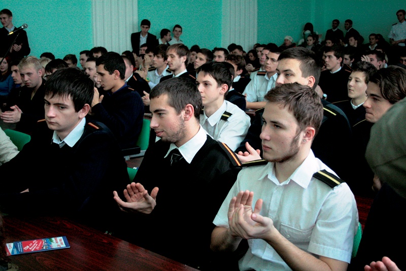 Крымский спикер обсудил вопросы вступления в ЕС с керченскими студентами