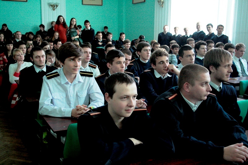 Крымский спикер обсудил вопросы вступления в ЕС с керченскими студентами