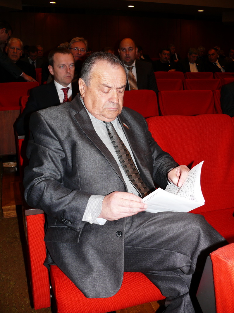 Крымские депутаты призвали Президента навести порядок в стране