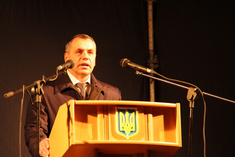 В Симферополе на митинг собралось 10 тыс. человек