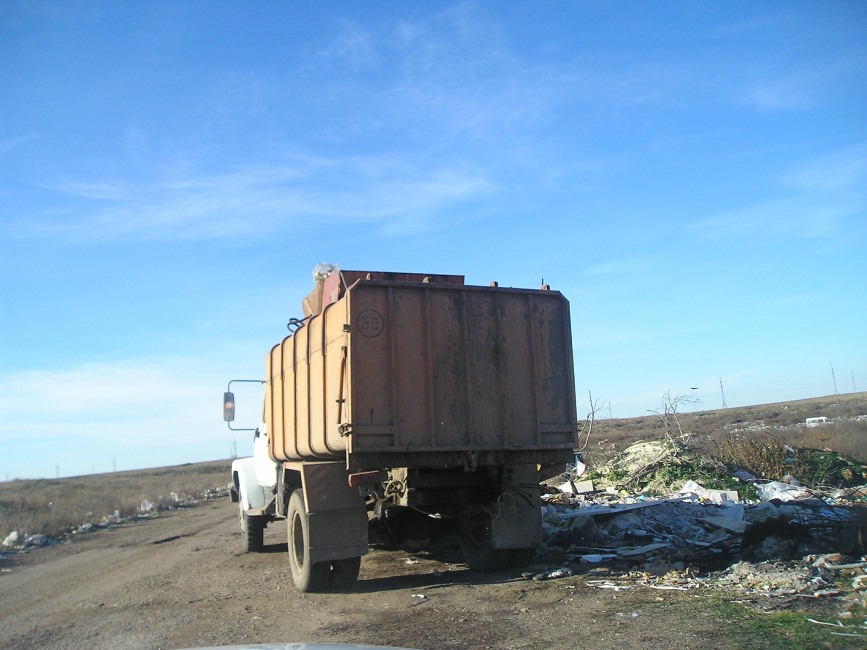 Вокруг аэропорта в Симферополе обнаружили свалки мусора