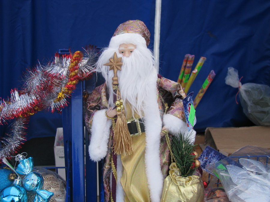 В Симферополе открыли новогоднюю ярмарку