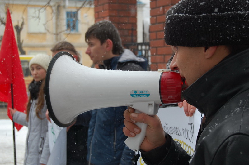 В Симферополе студенты митинговали против всех