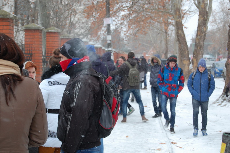 В Симферополе студенты митинговали против всех