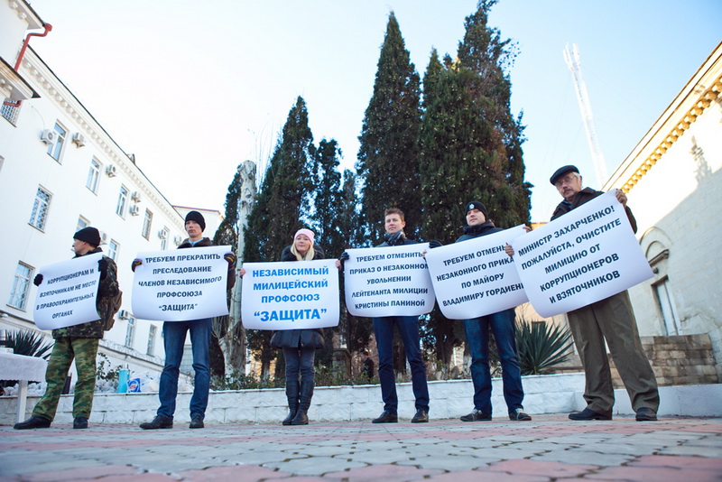 Сотрудники милиции вышли на митинг в Севастополе