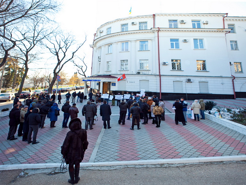 Сотрудники милиции вышли на митинг в Севастополе