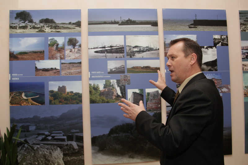 В Симферополе открылась выставка фотографий средневековых портов