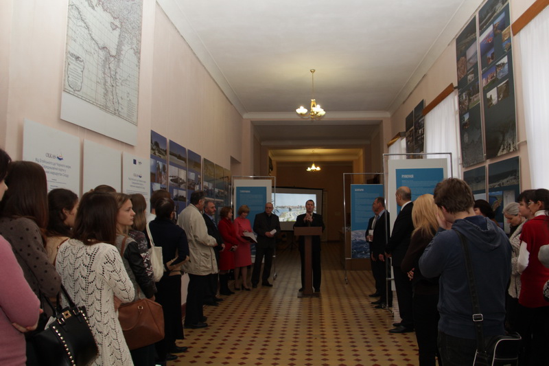 В Симферополе открылась выставка фотографий средневековых портов