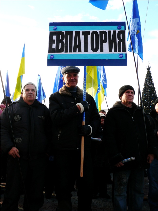 Крымчане вышли на митинг против «оранжевого» переворота