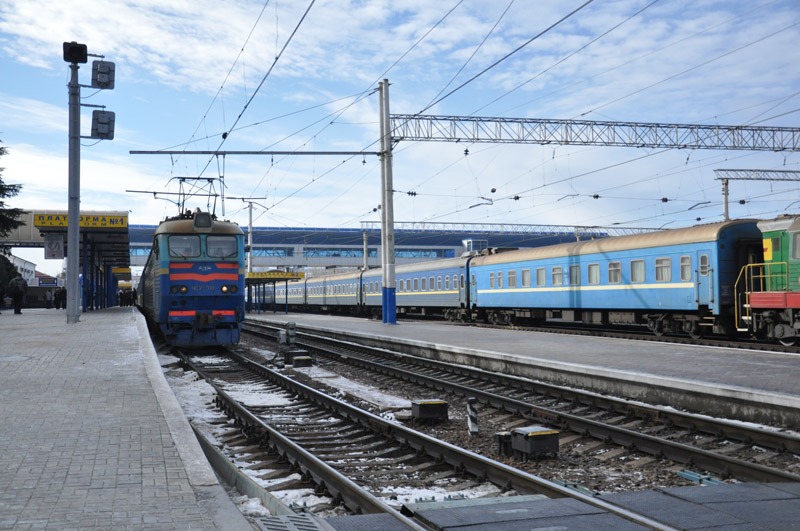 Крымчане отправились в Киев поддержать Президента