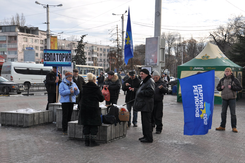 Крымчане отправились в Киев поддержать Президента