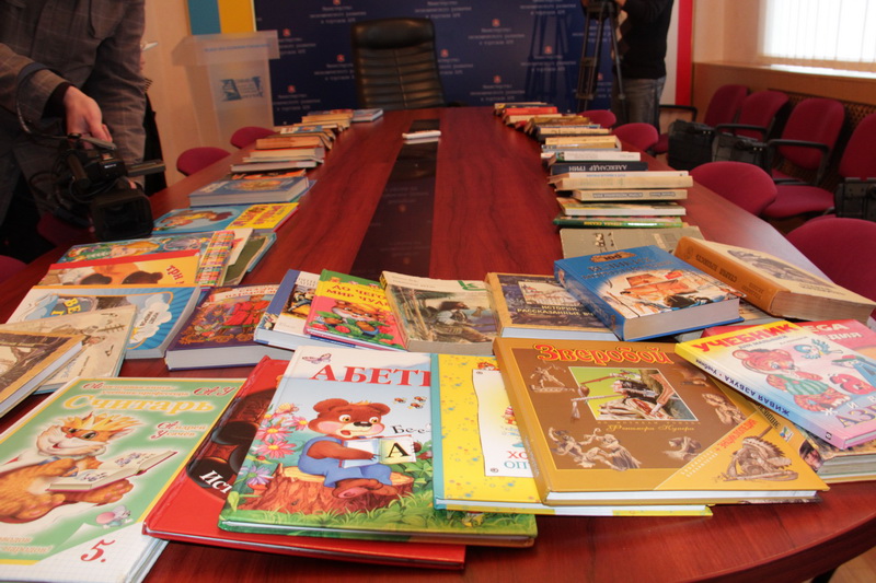 Члены Совета министров Крыма поучаствовали в акции «Книги, которые нас воспитали»