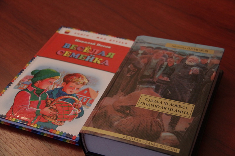 Члены Совета министров Крыма поучаствовали в акции «Книги, которые нас воспитали»