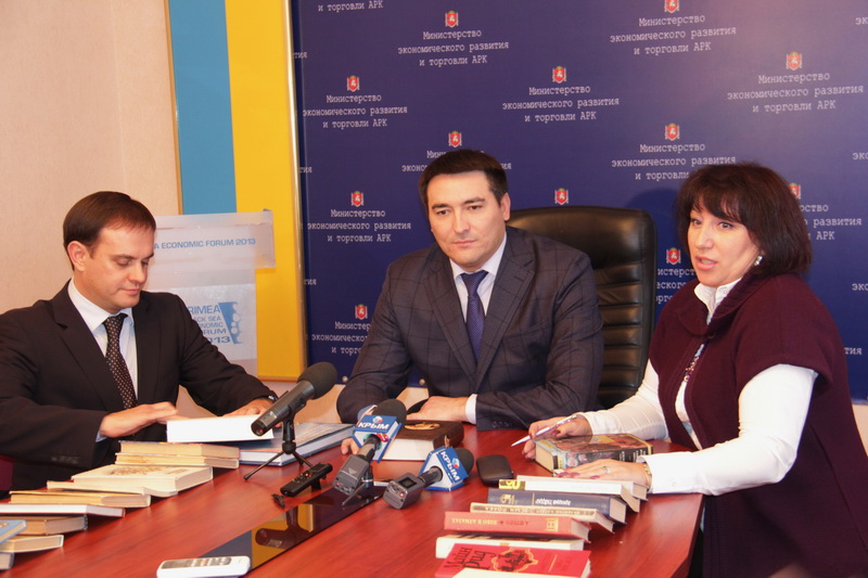 Члены Совета министров Крыма поучаствовали в акции «Книги, которые нас воспитали»