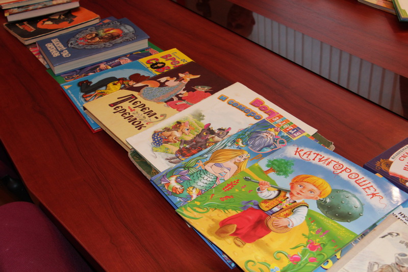 Члены Совета министров Крыма поучаствовали в акции «Книги, которые нас воспитали»