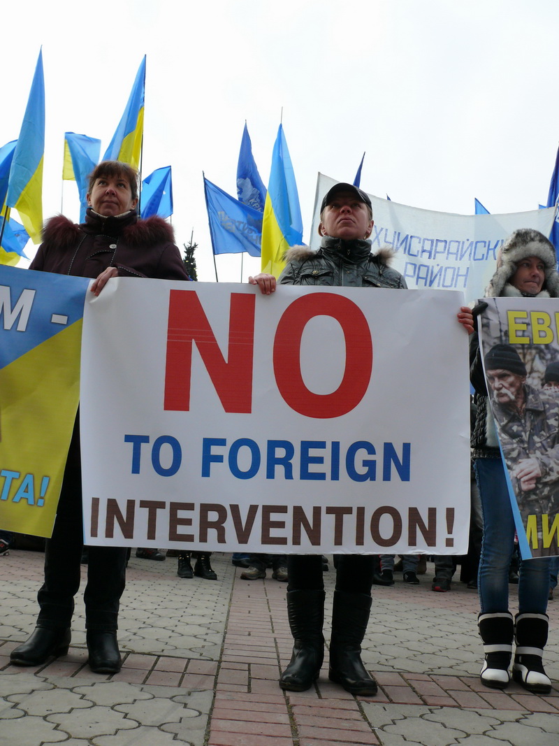 В Киев отстаивать мирное будущее отправилось еще более тысячи крымчан