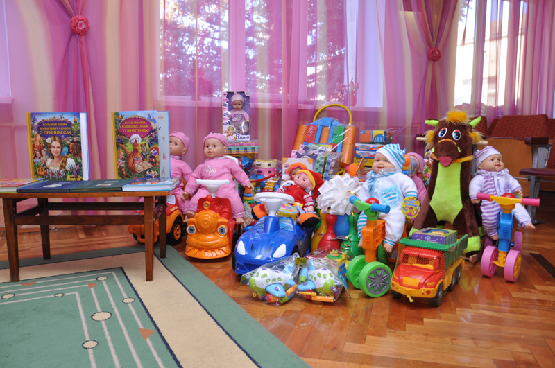 Крымский премьер поздравил с Днем святого Николая воспитанников Дома ребенка в Симферополе