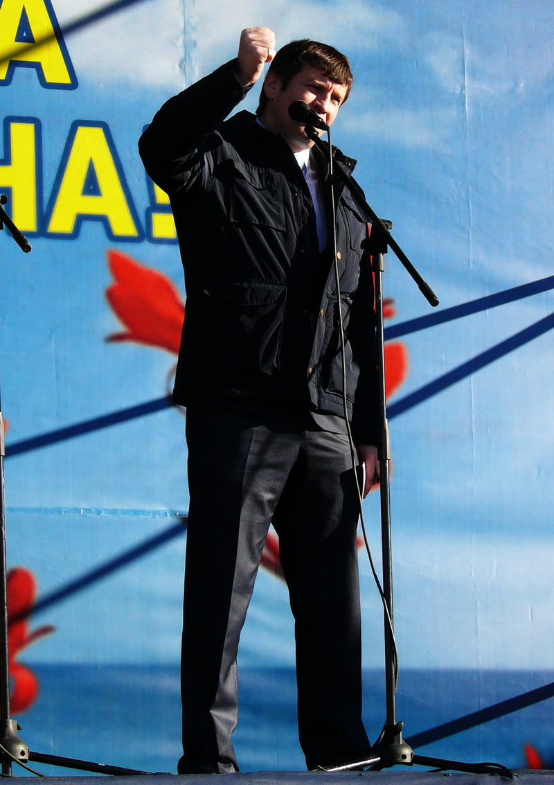 В Киев с лозунгами «Украина – не майдан» уехала еще тысяча крымчан