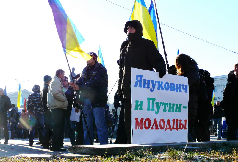 В Киев с лозунгами «Украина – не майдан» уехала еще тысяча крымчан