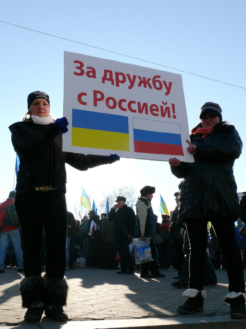 В Киев с лозунгами «Украина – не майдан» уехала еще тысяча крымчан