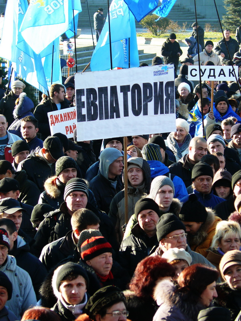 В Киев с лозунгами «Украина – не майдан» уехала еще тысяча крымчан