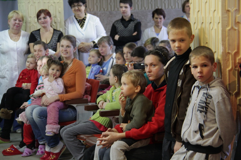 В Симферополе пациенты детской клинической больницы получили подарки ко Дню святого Николая