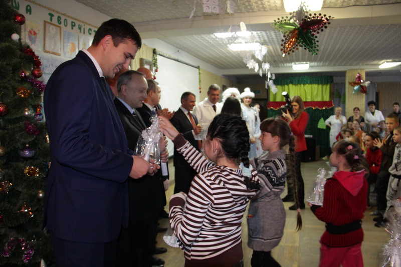 В Симферополе пациенты детской клинической больницы получили подарки ко Дню святого Николая