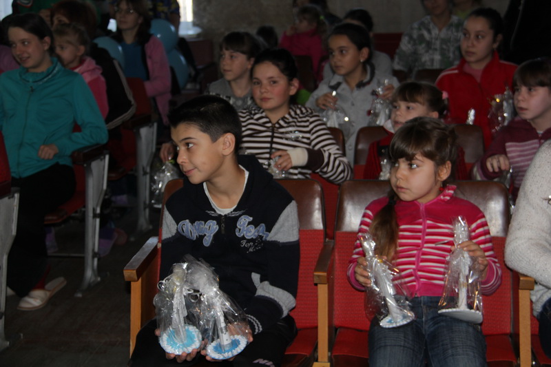 В Симферополе пациенты детской клинической больницы получили подарки ко Дню святого Николая