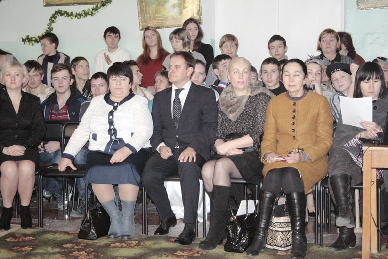 Воспитанники школы-интерната для слабослышащих детей получили подарки ко Дню святого Николая