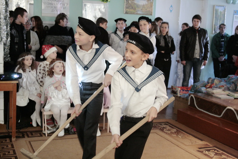 Воспитанники школы-интерната для слабослышащих детей получили подарки ко Дню святого Николая