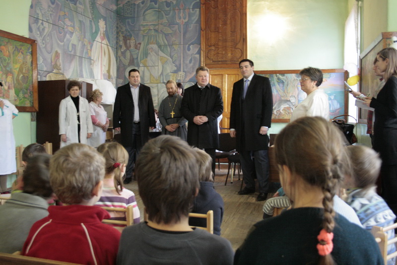 В Симферополе детское психиатрическое отделение получило новые стулья