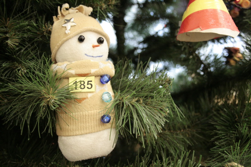 В Симферополе открылась выставка новогодних поделок