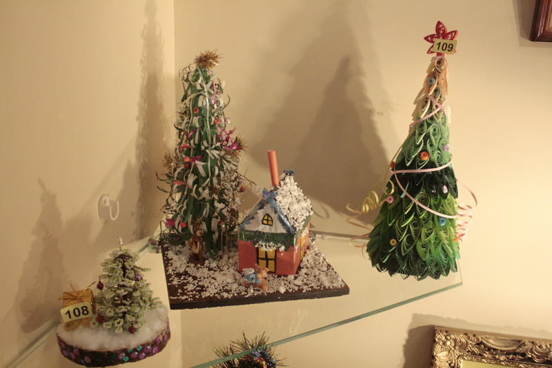 В Симферополе открылась выставка новогодних поделок