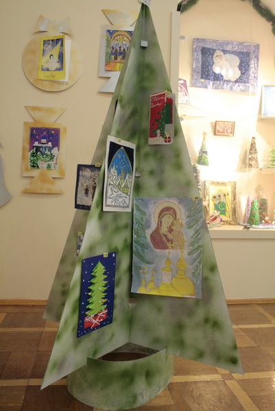 В Симферополе открылась выставка новогодних поделок