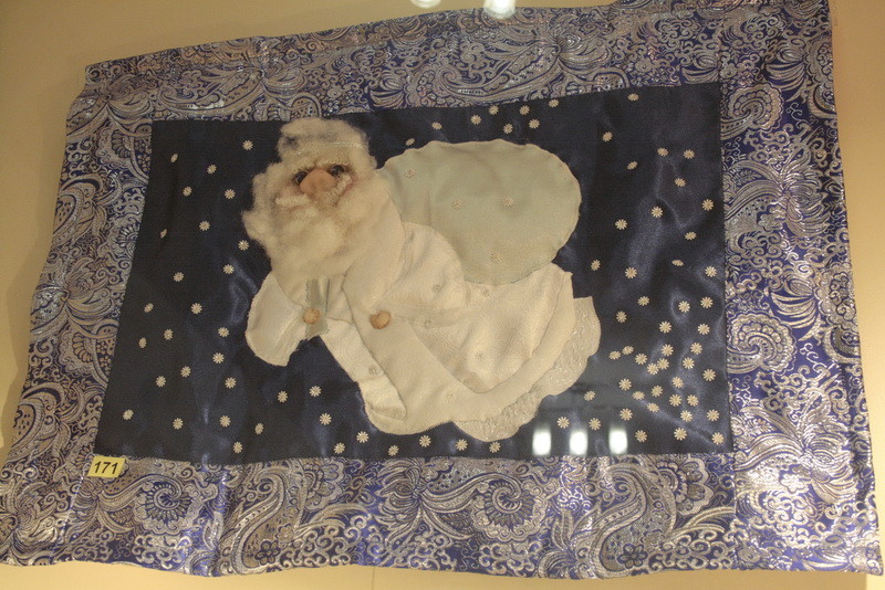 В Симферополе открылась выставка новогодних поделок