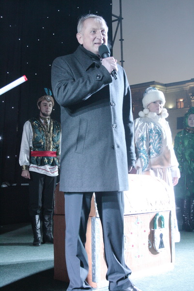 В Симферополе зажглась главная городская елка