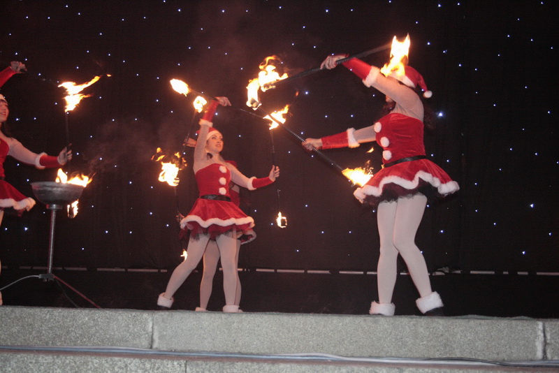 В Симферополе зажглась главная городская елка