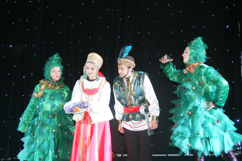 В Симферополе зажглась главная городская елка