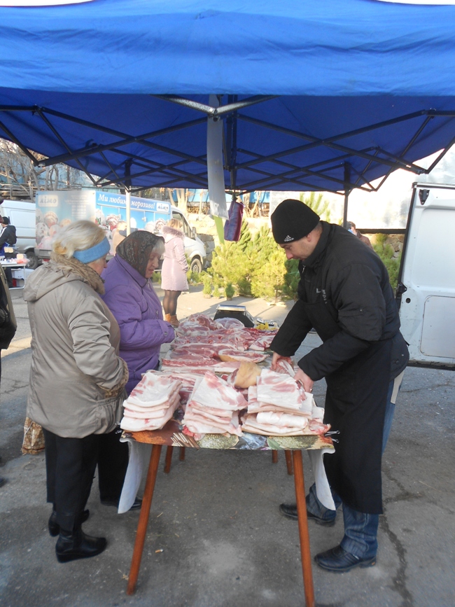 В Алуште провели новогоднюю сельхозярмарку