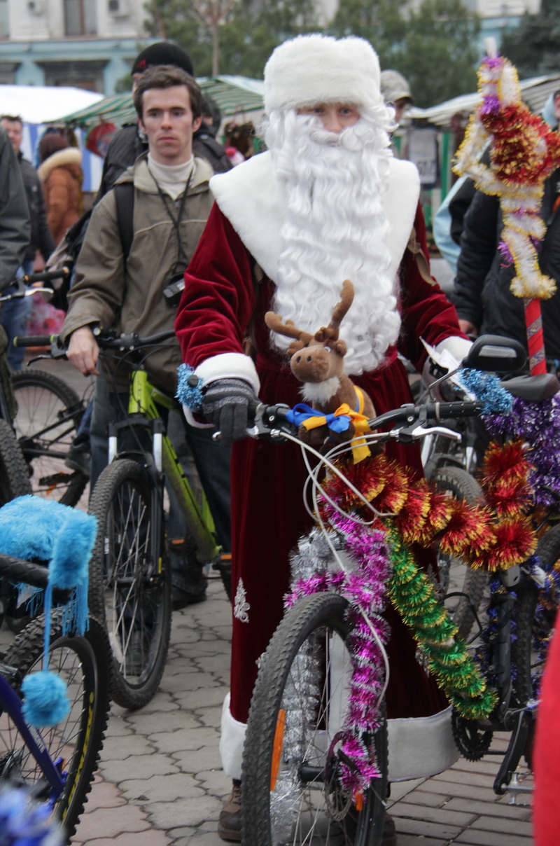 В Симферополе провели новогодний велопробег