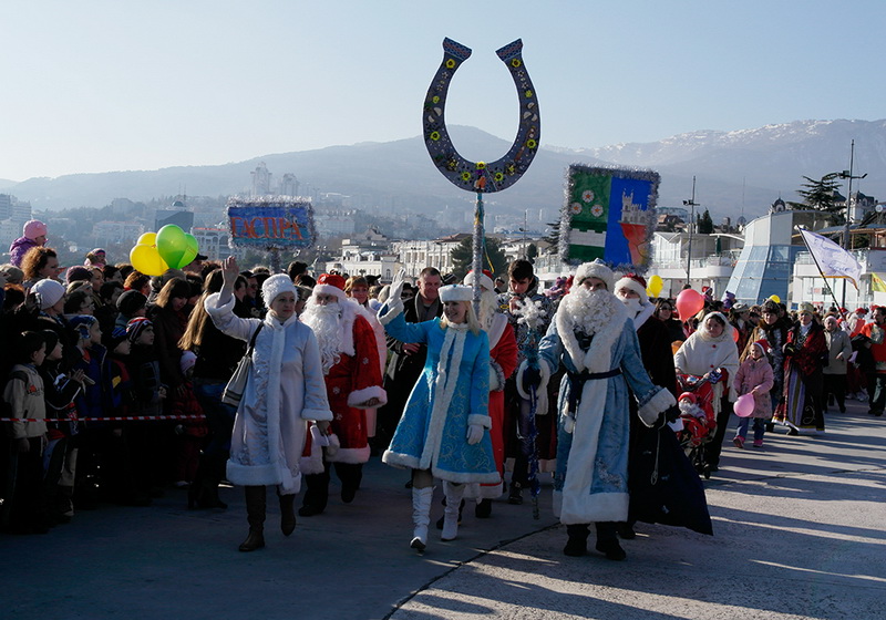 В Ялте состоялся ежегодный «Мороз-парад»