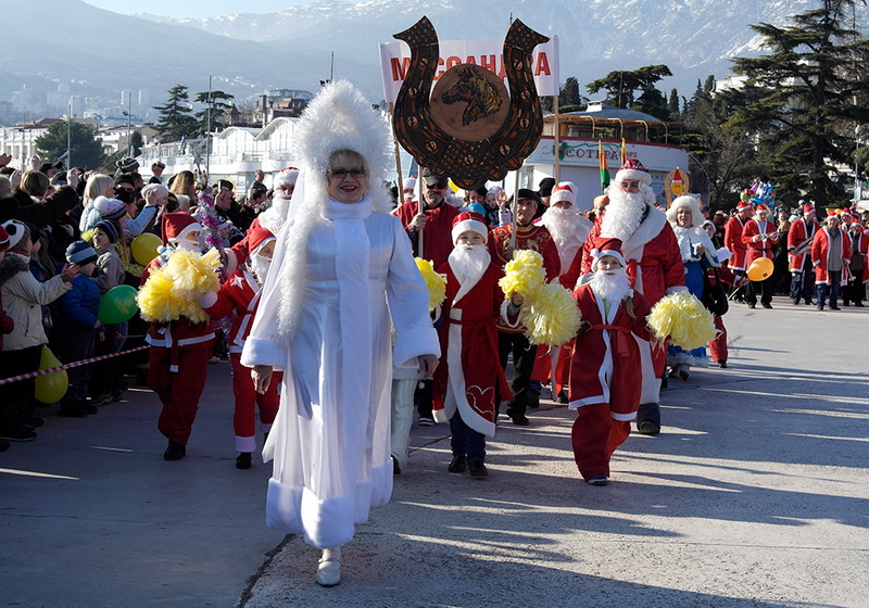 В Ялте состоялся ежегодный «Мороз-парад»