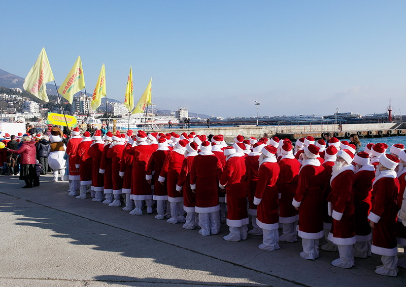 В Ялте состоялся ежегодный «Мороз-парад»