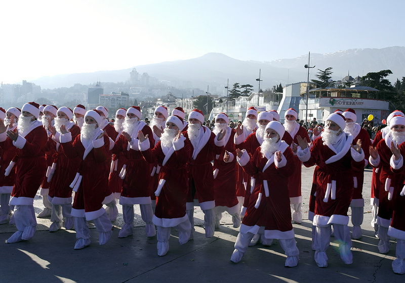 В Ялте состоялся ежегодный «Мороз-парад»